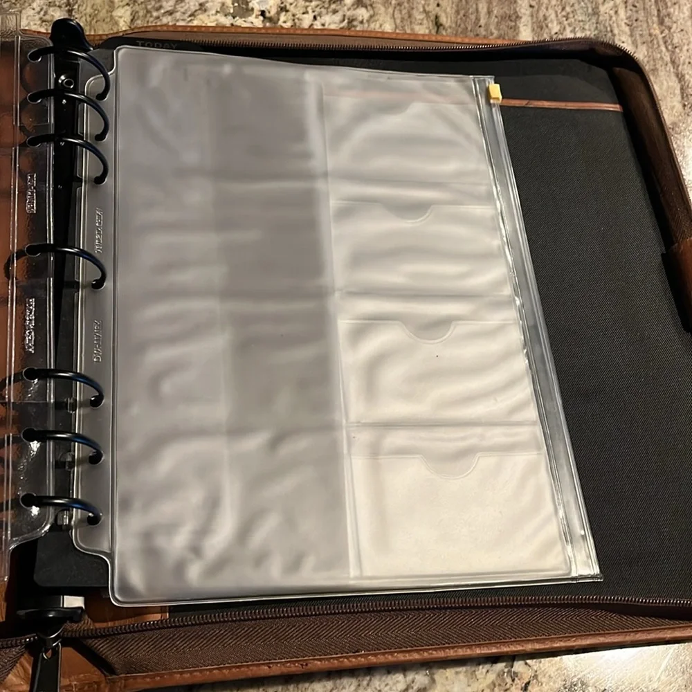 DAYTIMER Planner holds business cards, paper, so many compartments! Used - Picture 5 of 11